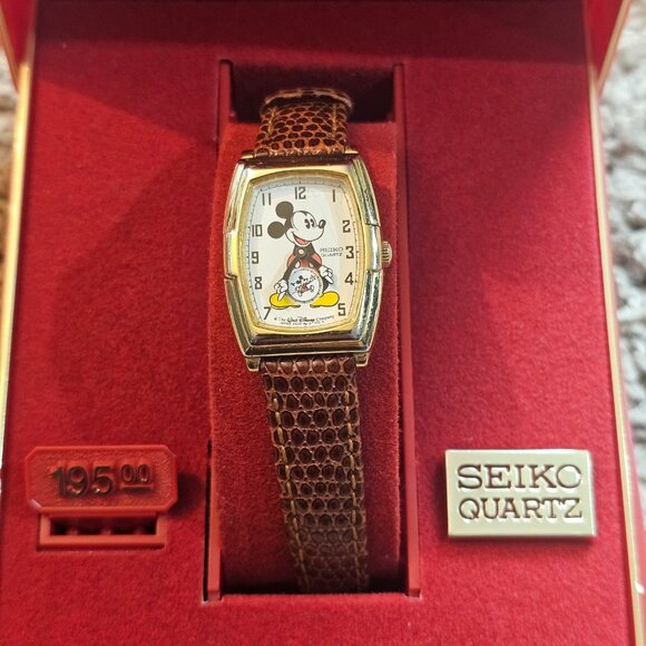 Vintage Seiko Mickey Mouse Watch 2K02-5009 Womens Gold Tone 60th Anniv with Box - Picture 5 of 11